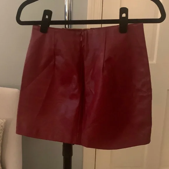 Skirt size small - Picture 2 of 2